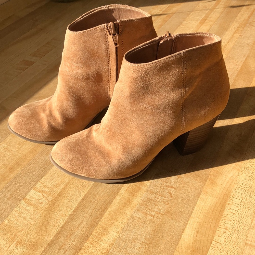 Ankle bootie.